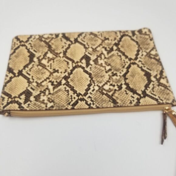Faux Snakeskin Wristlet Bag. - Picture 6 of 6